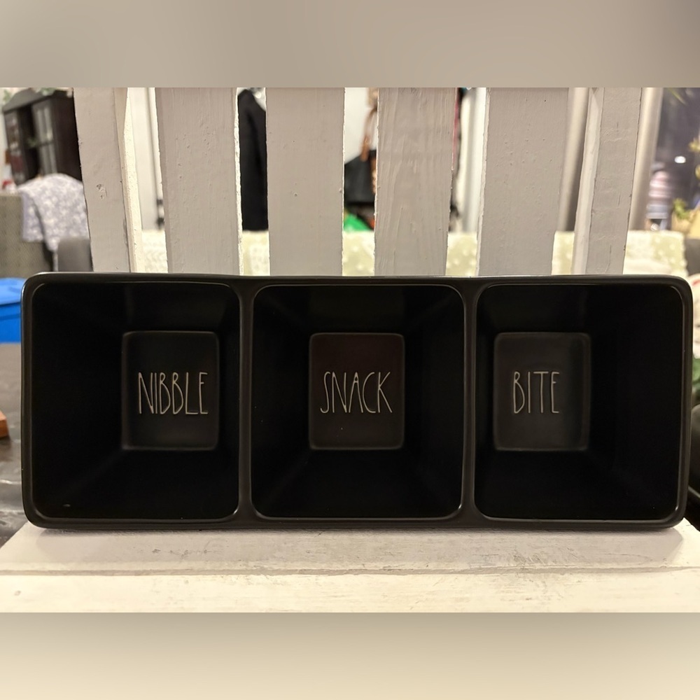 Rae Dunn Black Snack Tray
Nibble/Snack/Bite
